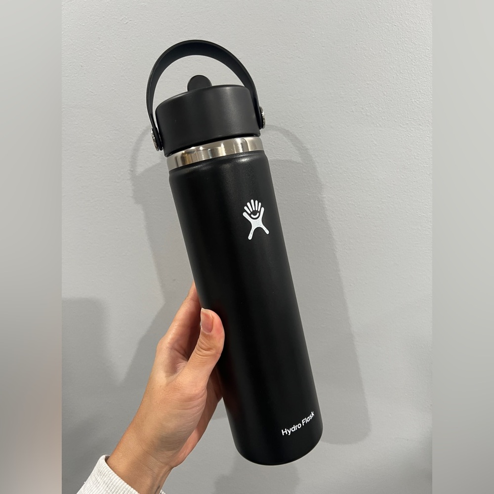 Brand NEW Hydro Flask 24 OZ WIDE FLEX STRAW CAP
BOTTLE / 24OZ (710mL)